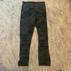 Nice comfortable camo leggings by lulu